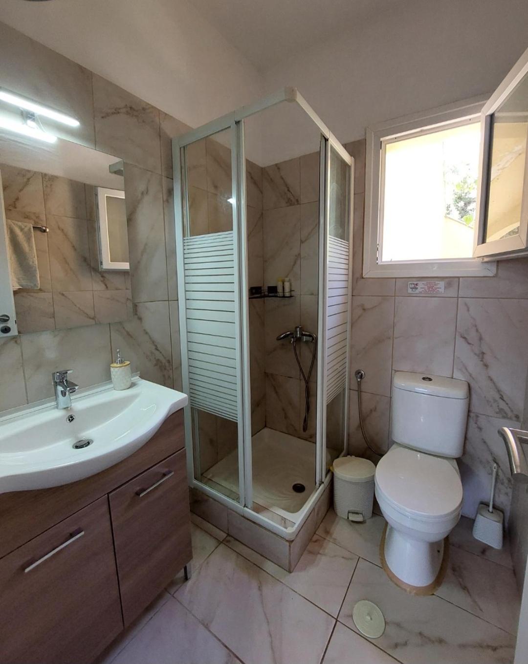 Thanos Guesthouse Corfu Agioi Deka  エクステリア 写真